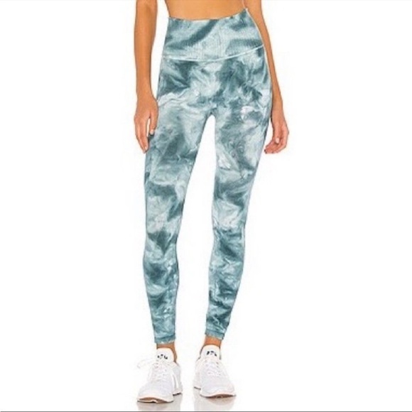 NWT Free People "Good Karma Tie Dye " Legging Ozark Mist Size XS/S Hard to get!! - Picture 4 of 5